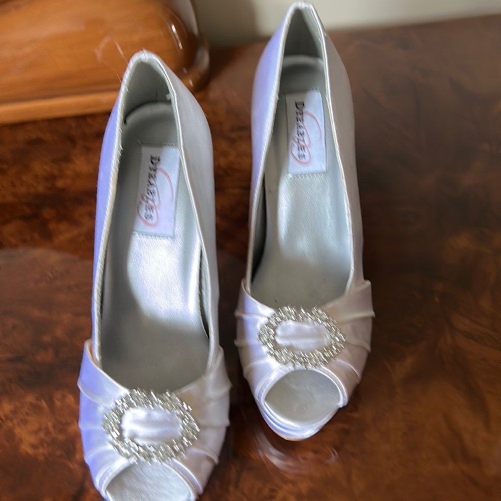 Bridal shoes white satin never worn size 7 durables